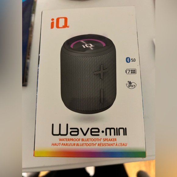 NWT IQ Wave Mini Waterproof Bluetooth Portable Speaker - Picture 1 of 4